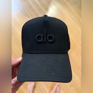 Alo Yoga District Trucker hat